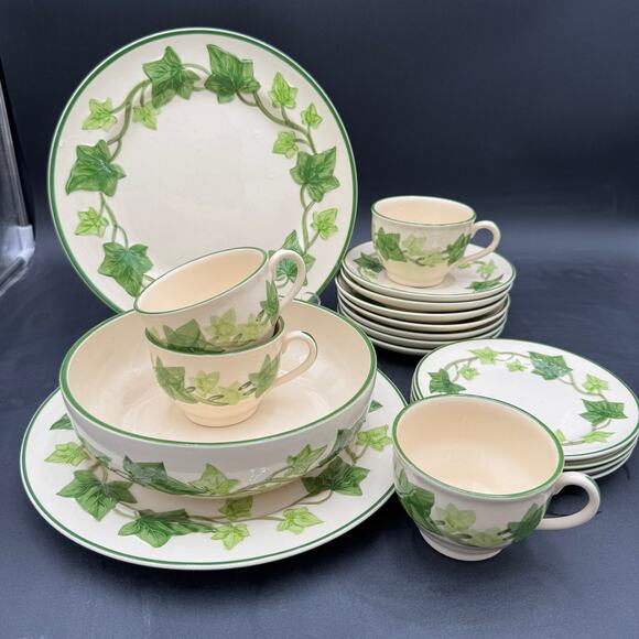 Vintage Franciscan Ivy USA Dinnerware Dinner Plates Set of 2 - Picture 8 of 9